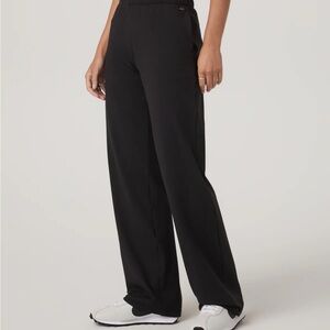 Vuori Halo Modern Straight Leg Pant-Short